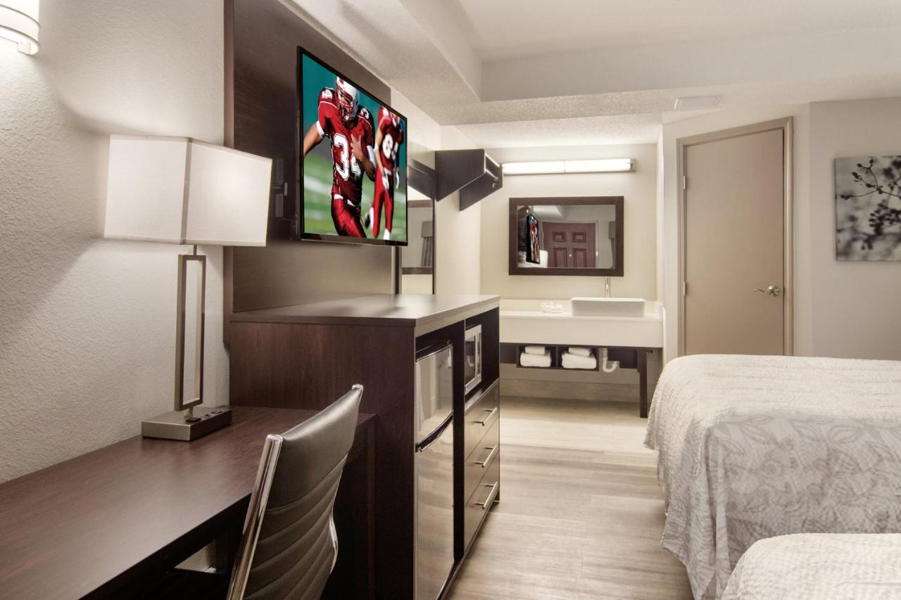 Red Roof Inn Plus & Suites อีรี ภายนอก รูปภาพ
