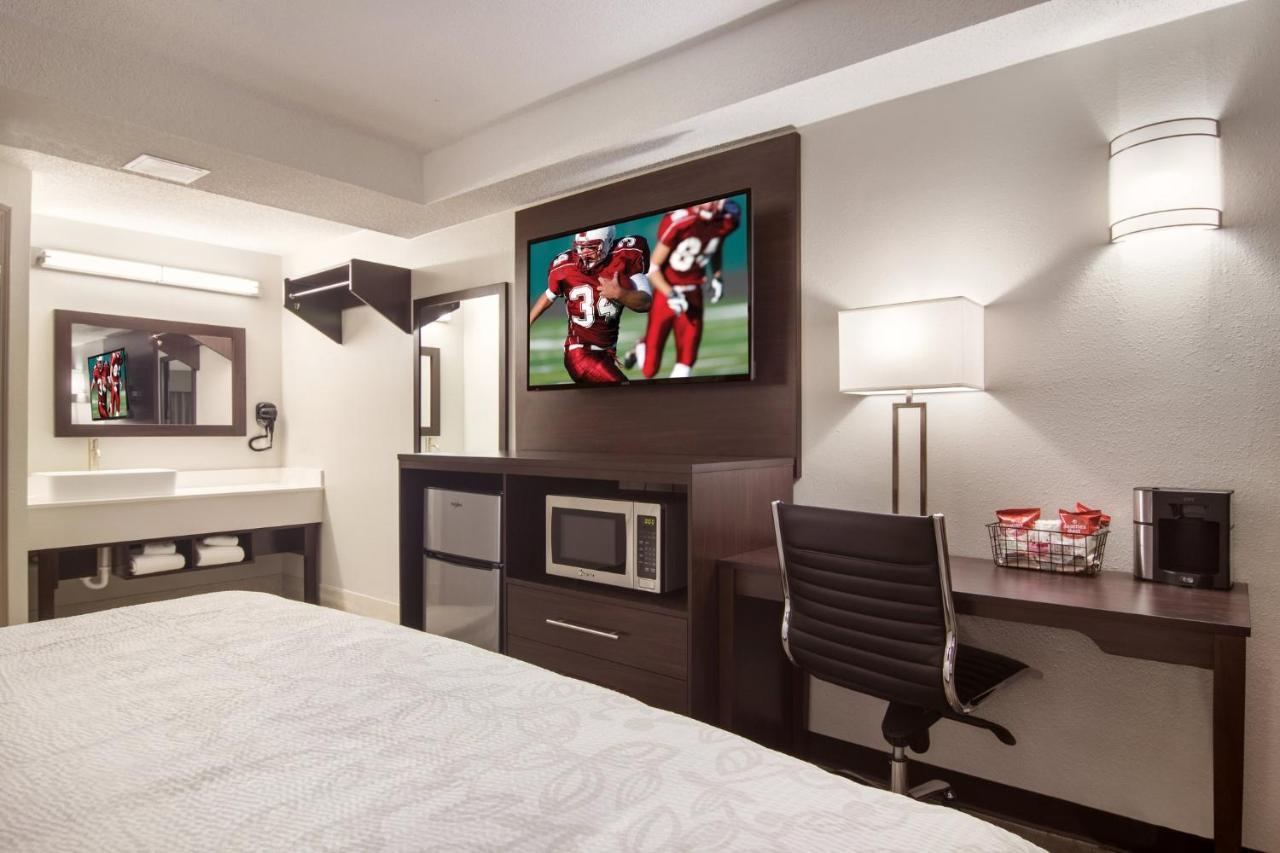 Red Roof Inn Plus & Suites อีรี ภายนอก รูปภาพ