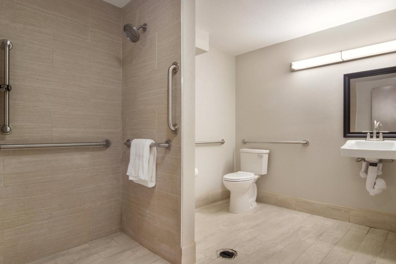 Red Roof Inn Plus & Suites อีรี ภายนอก รูปภาพ