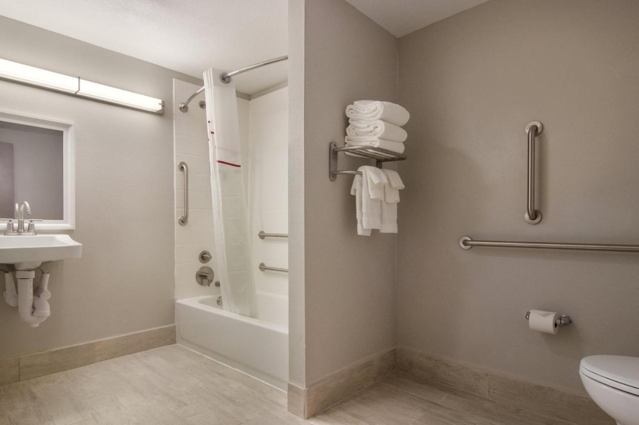 Red Roof Inn Plus & Suites อีรี ภายนอก รูปภาพ