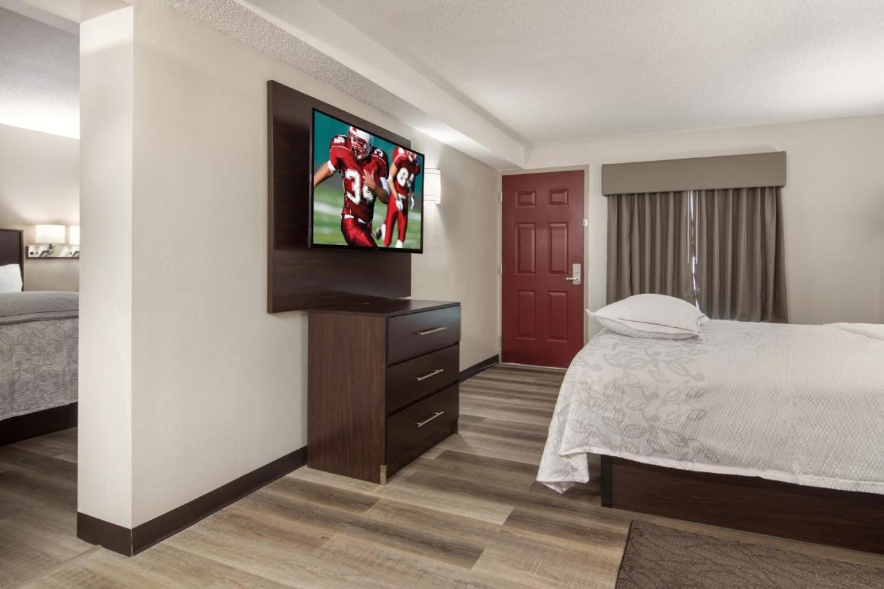 Red Roof Inn Plus & Suites อีรี ภายนอก รูปภาพ