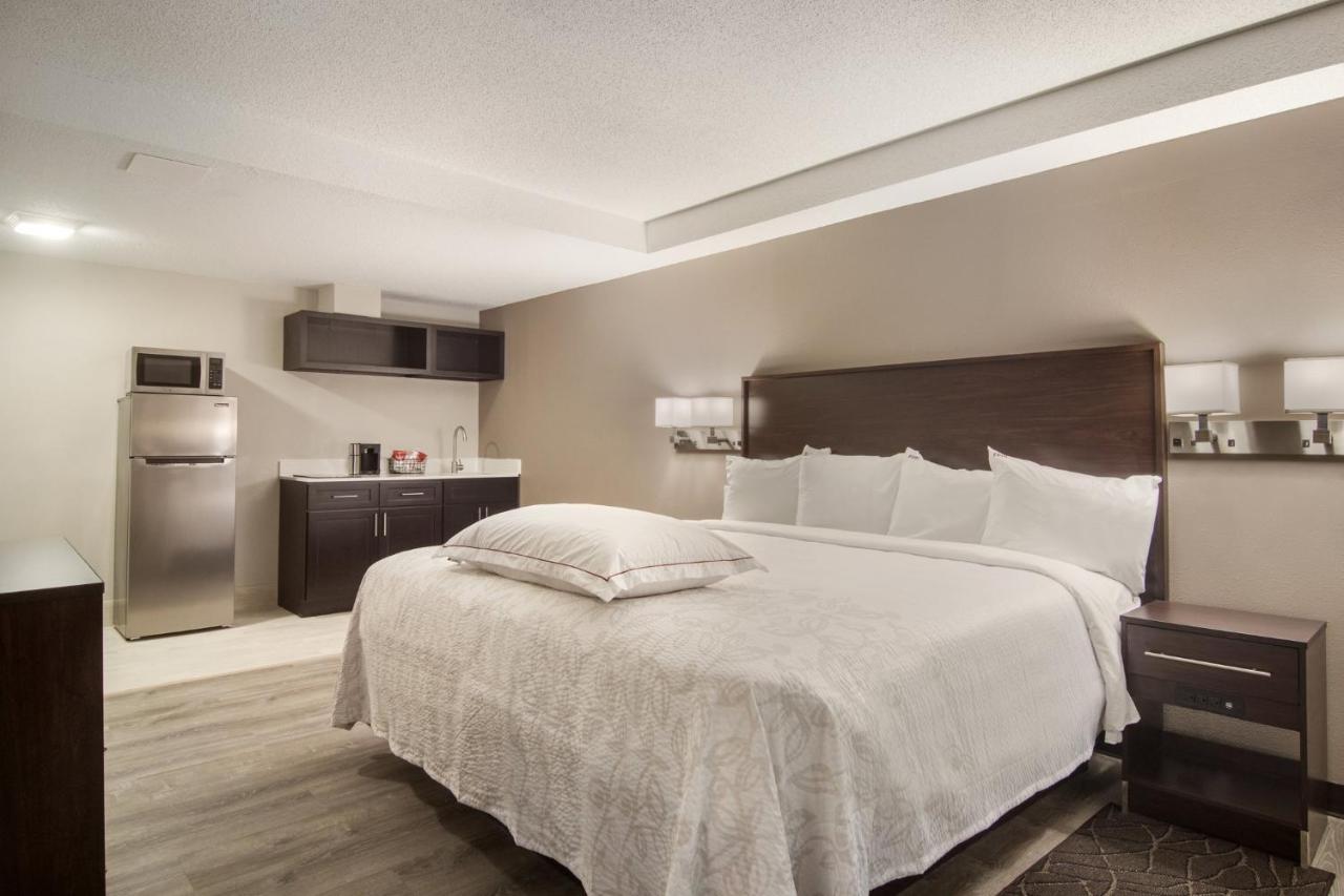Red Roof Inn Plus & Suites อีรี ภายนอก รูปภาพ
